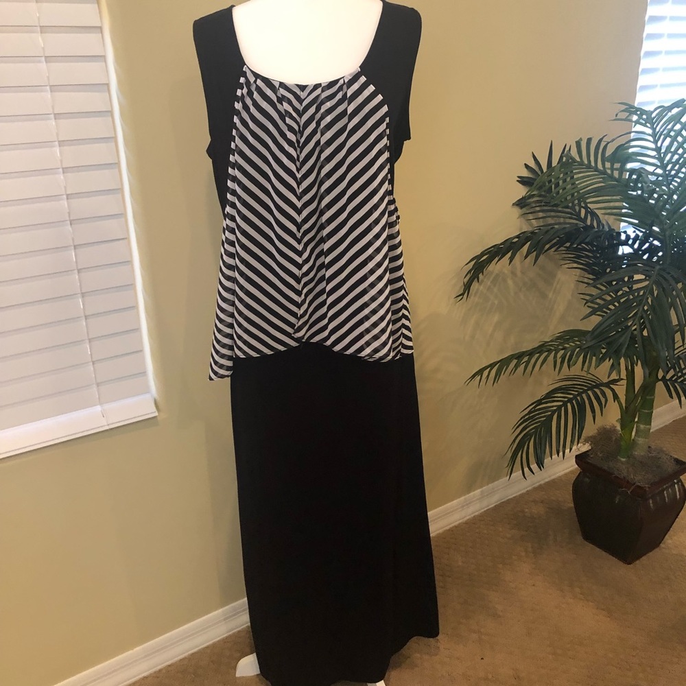 Alfani Maxi Dress - Size Large - Black & White